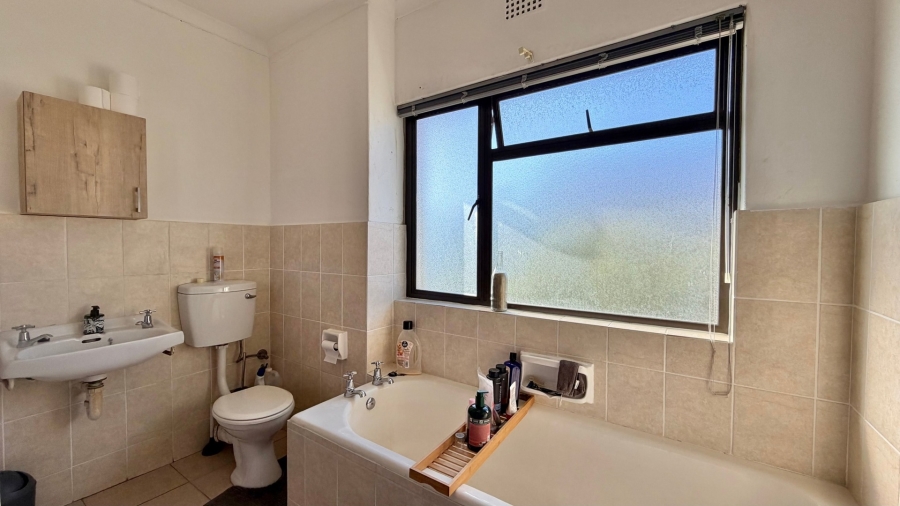 To Let 3 Bedroom Property for Rent in Longdown Western Cape
